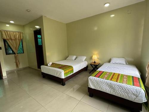 Ένα ή περισσότερα κρεβάτια σε δωμάτιο στο Hostal Marín Central - Quito