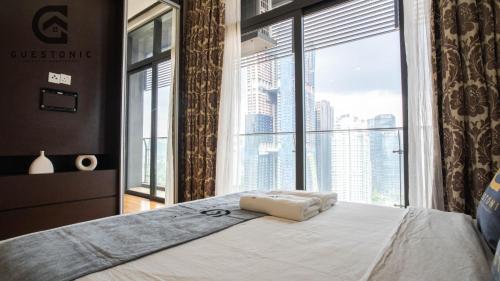 En eller flere senge i et værelse på Dorsett Residences Bukit Bintang by Guestonic
