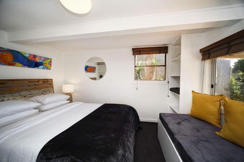 Postel nebo postele na pokoji v ubytování Surf Shack at Boat Beach