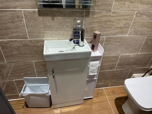 Ένα μπάνιο στο Chic Above Store