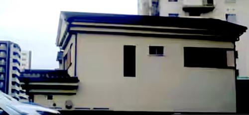 Το κτήριο όπου στεγάζεται  το δωμάτιο σε οικογενειακή κατοικία