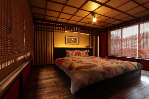 Una cama o camas en una habitación de 五十番