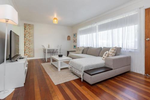 a living room with a couch and a television at Lizzie Shack in Elizabeth Beach
