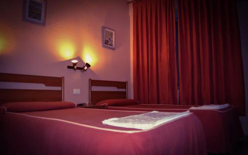 Cama o camas de una habitación en Hostal Tarifa