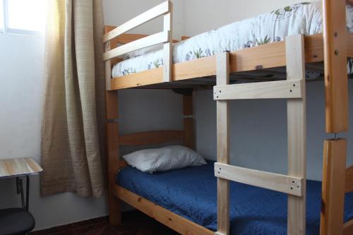 Ένα ή περισσότερα κρεβάτια σε δωμάτιο στο Habitaciones cerca Movistar en San Ignacio 1230 con desayuno