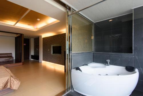 Harbor Elite Hotel tesisinde bir banyo