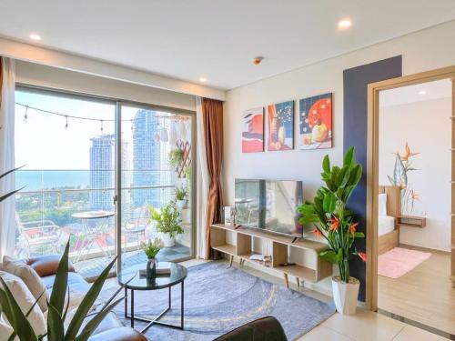 a living room with a view of a city at CĂN HỘ THE SÓNG TAM THẮNG VŨNG TÀU - LUXURY APARTMENT Mr Tú in Vung Tau