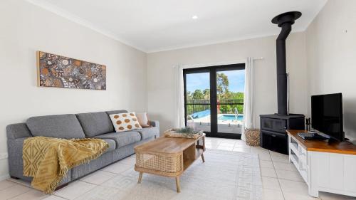 TV a/nebo společenská místnost v ubytování 'Mandalay Villa 2'