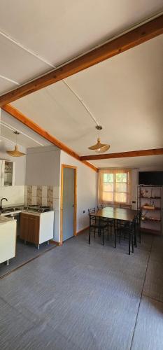 Kuchyň nebo kuchyňský kout v ubytování Cabaña Valle del Elqui, La Campana