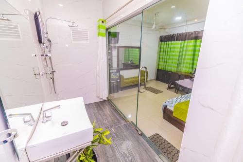 Koupelna v ubytování Cinnamon Airport Residencies