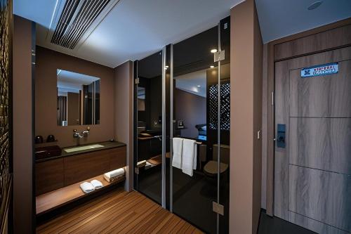 a bathroom with a sink and a mirror at Zhangjiajie Tianchong Yunhai Resort Hotel in Zhangjiajie