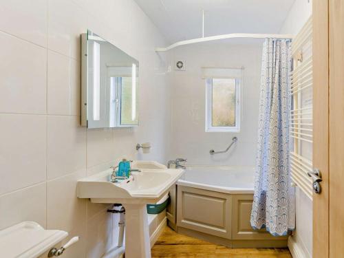 Un baño de 4 Bed in Bassenthwaite 95739