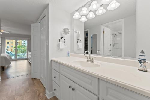 Koupelna v ubytování Canaveral Sands 4202