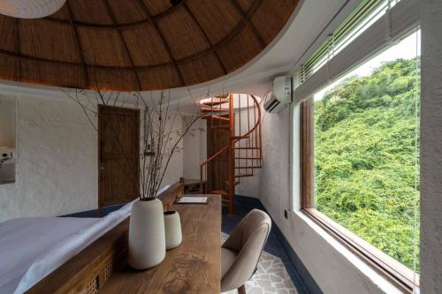 Postel nebo postele na pokoji v ubytování Paradise Retreat Hon Son