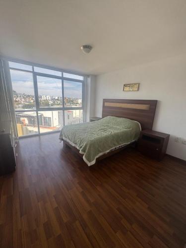 Ένα ή περισσότερα κρεβάτια σε δωμάτιο στο Executive apartment with great view