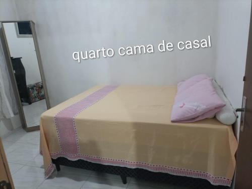 En eller flere senge i et værelse på Lar Doce Lar