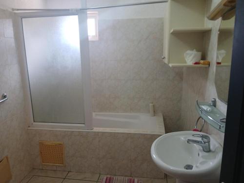 Ένα μπάνιο στο Les Latanier Complex