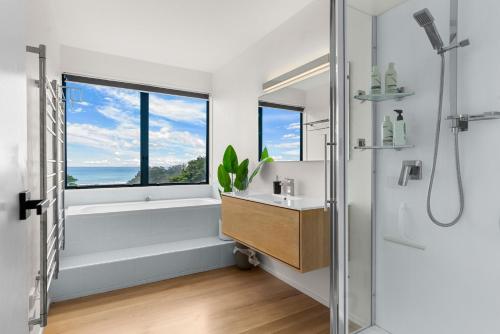 Koupelna v ubytování Langscape - Langs Beach Holiday Home