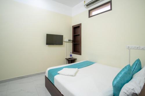 TV/trung tâm giải trí tại Infinity Rooms Kazhakkoottam Technopark