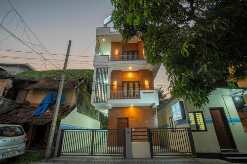 Tòa nhà nơi khách sạn tọa lạc