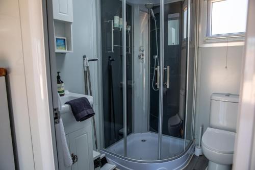 Ένα μπάνιο στο The Holiday Hut