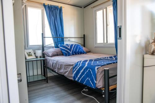 Ένα ή περισσότερα κρεβάτια σε δωμάτιο στο The Holiday Hut