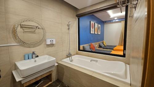 a bathroom with a white sink and a mirror at Flc Sea Tower - ChillNow Căn hộ View Biển, Cạnh Bãi Tắm Biển in Quy Nhon