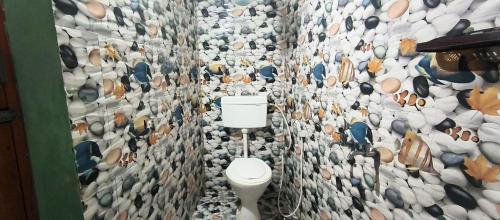 Ένα μπάνιο στο DayNight Residency by Bodhi Hideouts