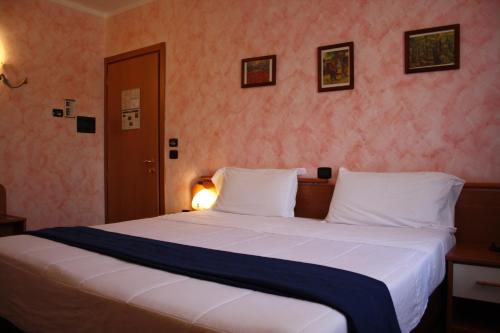 Ein Bett oder Betten in einem Zimmer der Unterkunft Sole della Franciacorta - Hotel & Restaurant