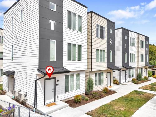 Φωτογραφία από το άλμπουμ του The Maple Muse Lux 1 Bed Townhome σε Τακόμα