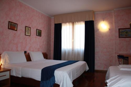 Ein Bett oder Betten in einem Zimmer der Unterkunft Sole della Franciacorta - Hotel & Restaurant