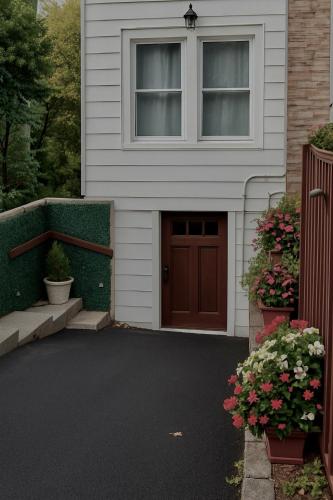 Φωτογραφία από το άλμπουμ του New Modern Apartment σε Γιόνκερς