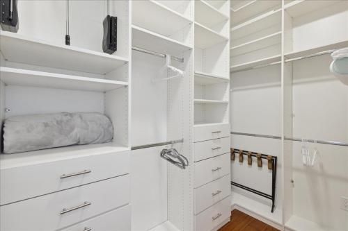 Η κουζίνα ή μικρή κουζίνα στο 51 N Orlando Ave