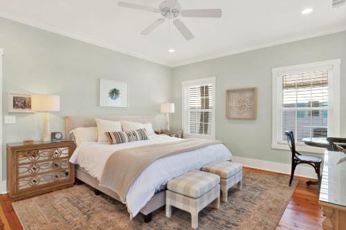 En eller flere senge i et værelse på Cherokee Rose