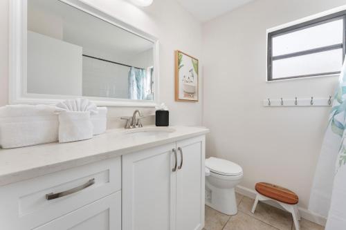 Et badeværelse på 311 Jack Dr