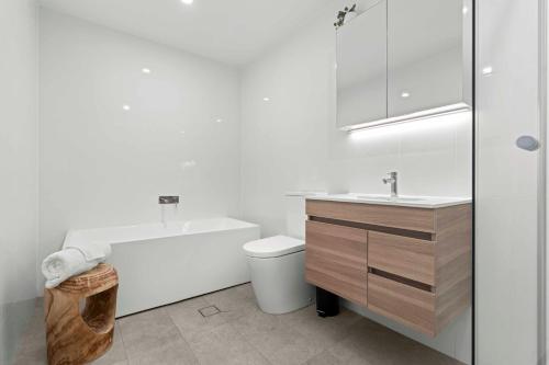 Et badeværelse på Fyve at Allura by Experience Jervis Bay