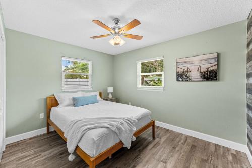 Postel nebo postele na pokoji v ubytování 1109 Seminole Dr