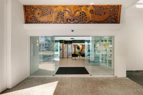 an entrance to a building with a glass door and a ceiling at Mercure Tauranga in Tauranga