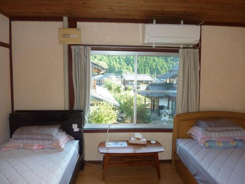 Giường trong phòng chung tại ゲストハウス五郎平