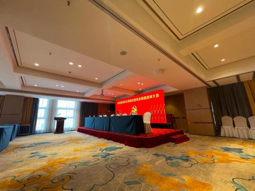 El área de trabajo o centro de convenciones de Qingdao Likelai Garden Hotel