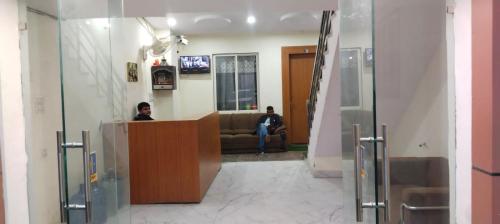 Ο χώρος του λόμπι ή της ρεσεψιόν στο Meera Residency Vrindavan