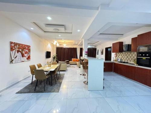 Kuchyň nebo kuchyňský kout v ubytování NewDawn Apartments