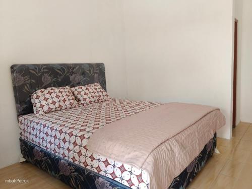 Postel nebo postele na pokoji v ubytování Omahe Petruk