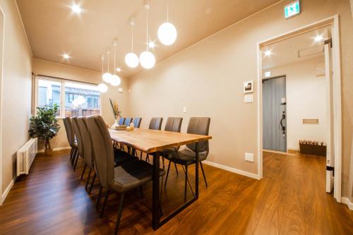 a dining room with a table and chairs at THE SUN LOUNGE in Kushiro