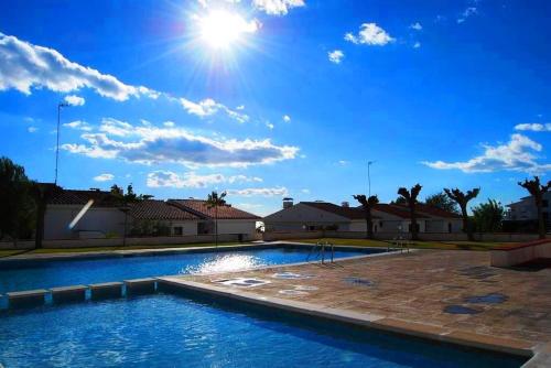 Bazén v ubytovaní Apartment Aloha Sitges alebo v jeho blízkosti