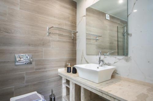 Ένα μπάνιο στο GM Villa Kallithies Village