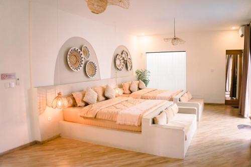 Ένα ή περισσότερα κρεβάτια σε δωμάτιο στο HANAYA Living House Pacitan