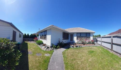 Το κτήριο όπου στεγάζεται  η παραθεριστική κατοικία