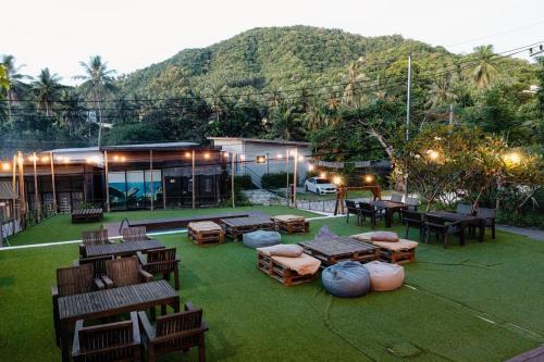 Nespecifikovaný výhled na hory nebo výhled na hory při pohledu z hostelu