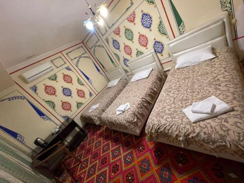 Ein Bett oder Betten in einem Zimmer der Unterkunft Chorminor 1 min to Old Town Free Dinner LA Coffee